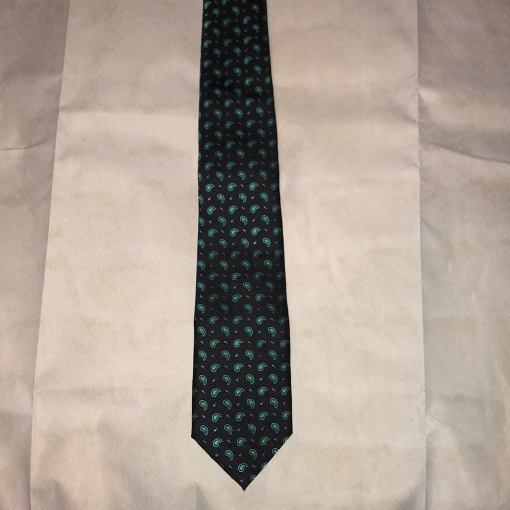⚫️ Black & Green Spotted Tie 🌴